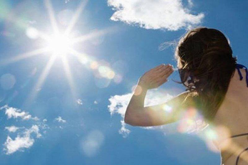 Ánh sáng mặt trời có tia cực tím gây hại cho da